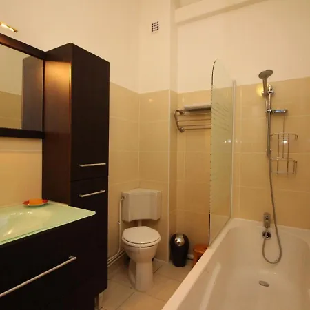 T3 Au Mont-dore, Centre, 3 Etoiles, Balcon, Ascenseur, Wifi, Proche Thermes Et Navette - Fr-1-608-17 Le Mont-Dore